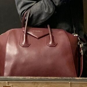 Givenchy Antigona bag in Oxblood color